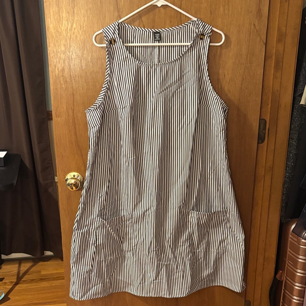 SHEIN Black and White Striped Sleeveless Tunic